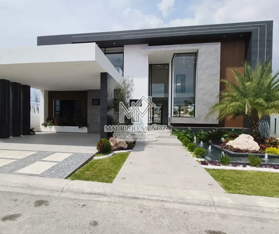 Fachada moderna de la residencia en venta en Lomas de Cocoyoc